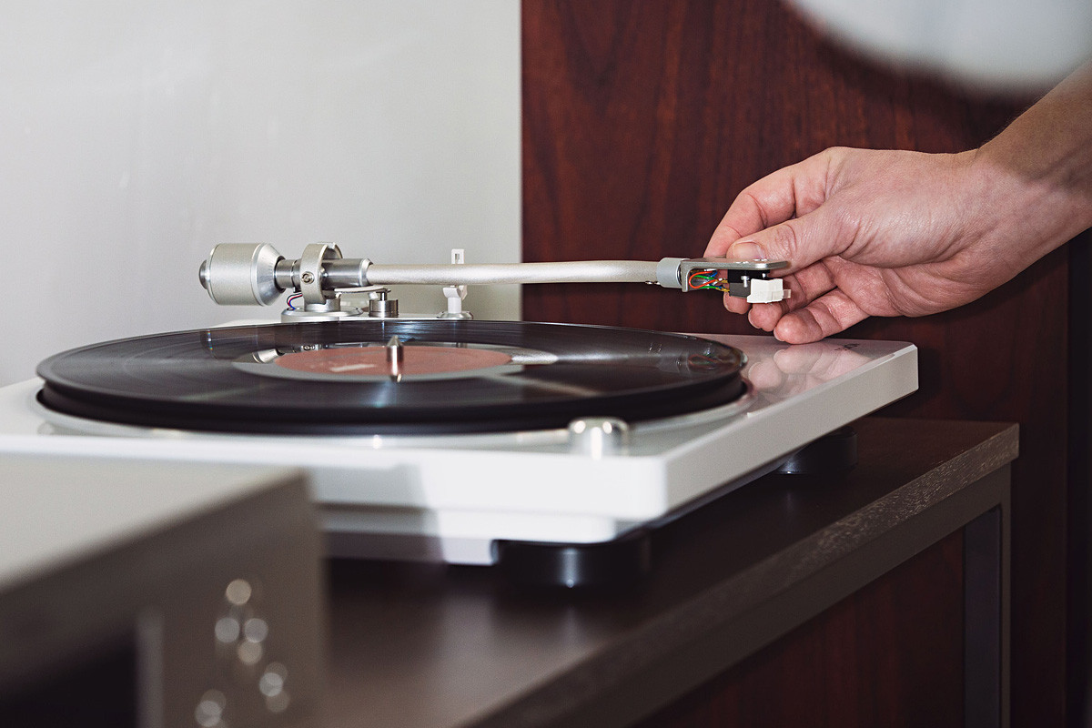 Denon DP-400 White - gramofon analogowy