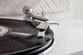 Denon DP-400 White - gramofon analogowy