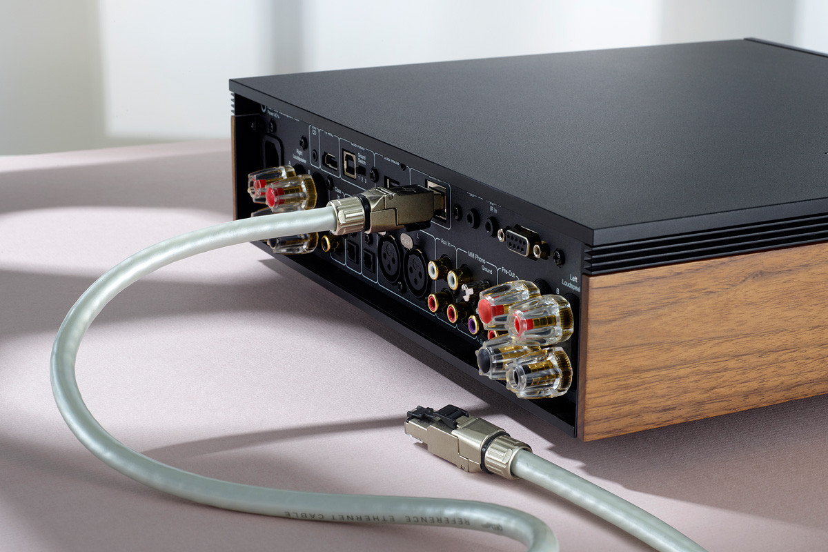 QED Reference Ethernet - przewód typu patchcord RJ45/RJ45 o długości 1 m