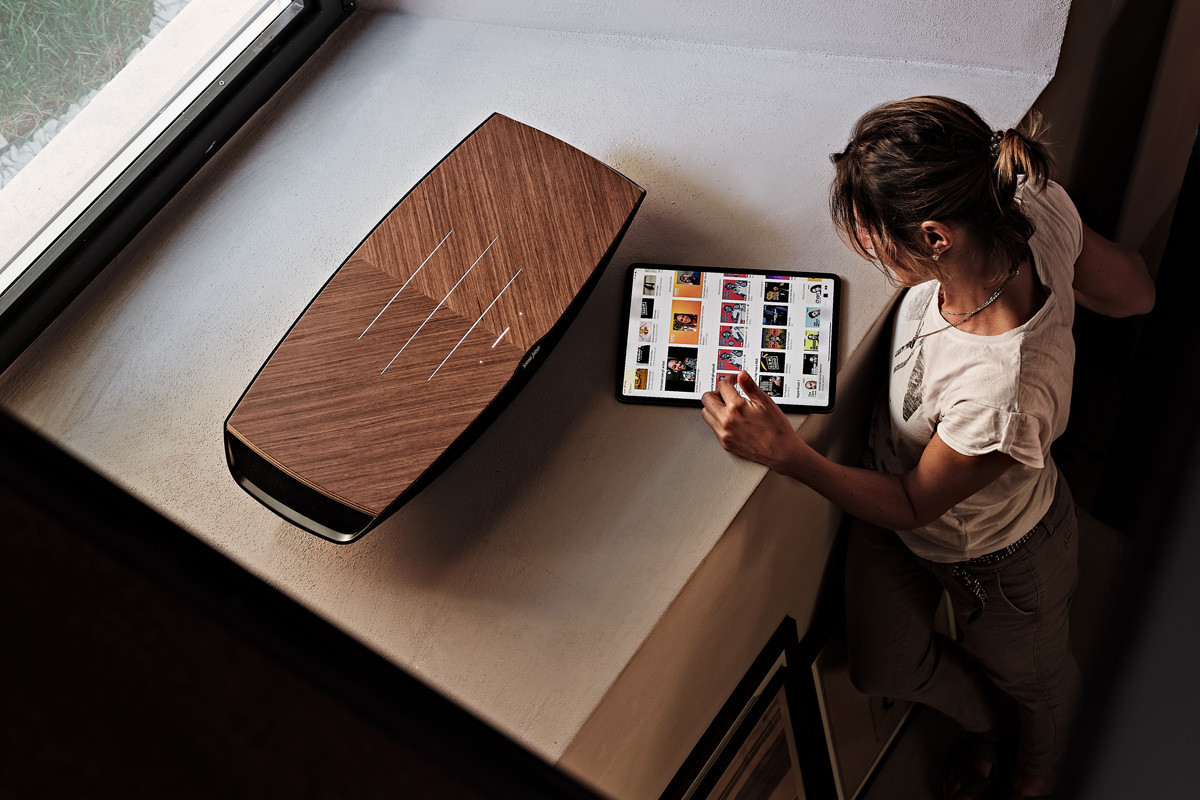 Sonus Faber Omnia Walnut - system audio typu "all-in-one"