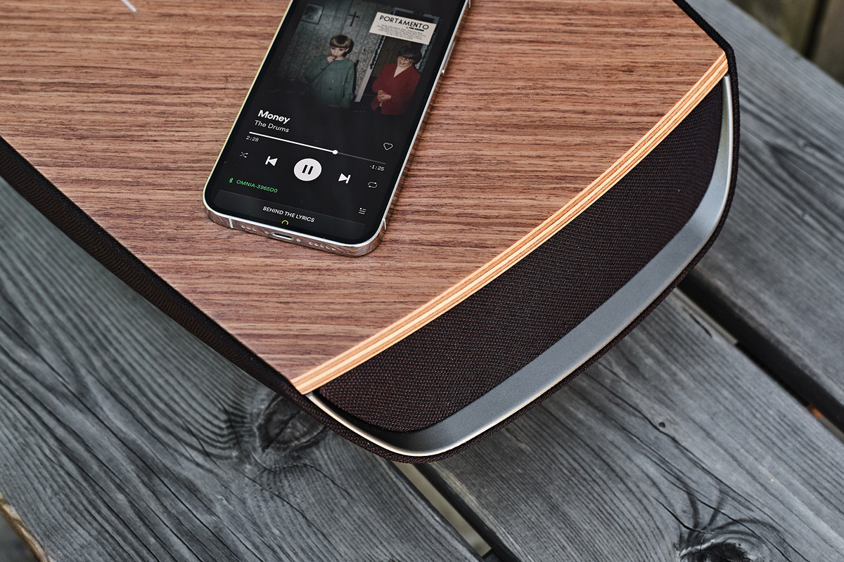 Sonus Faber Omnia Walnut - system audio typu "all-in-one"