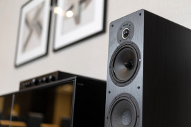 Indiana Line TESI 561 Light Walnut - kolumny podłogowe