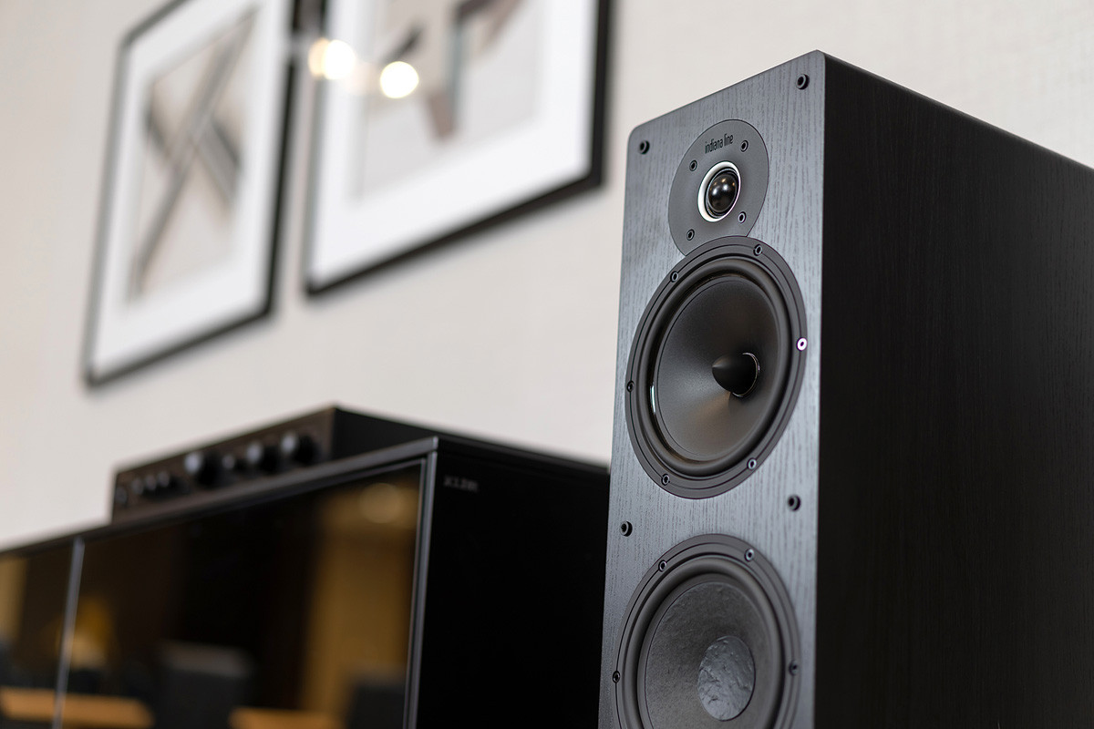 Indiana Line TESI 561 Light Walnut - kolumny podłogowe