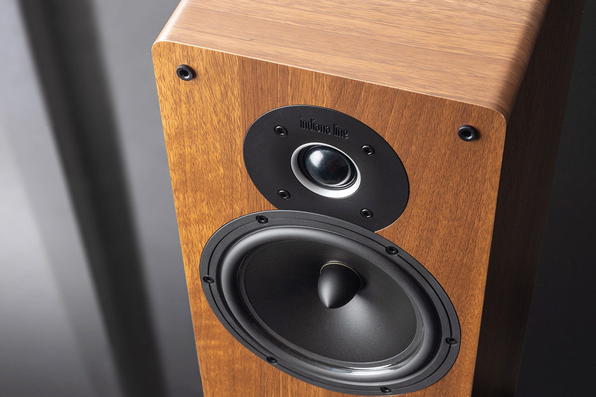 Indiana Line TESI 261 Light Walnut - kolumny podstawkowe