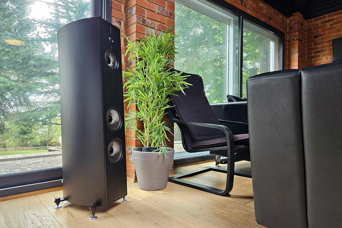 Acoustic Energy Corinium Matte Black - kolumny podłogowe