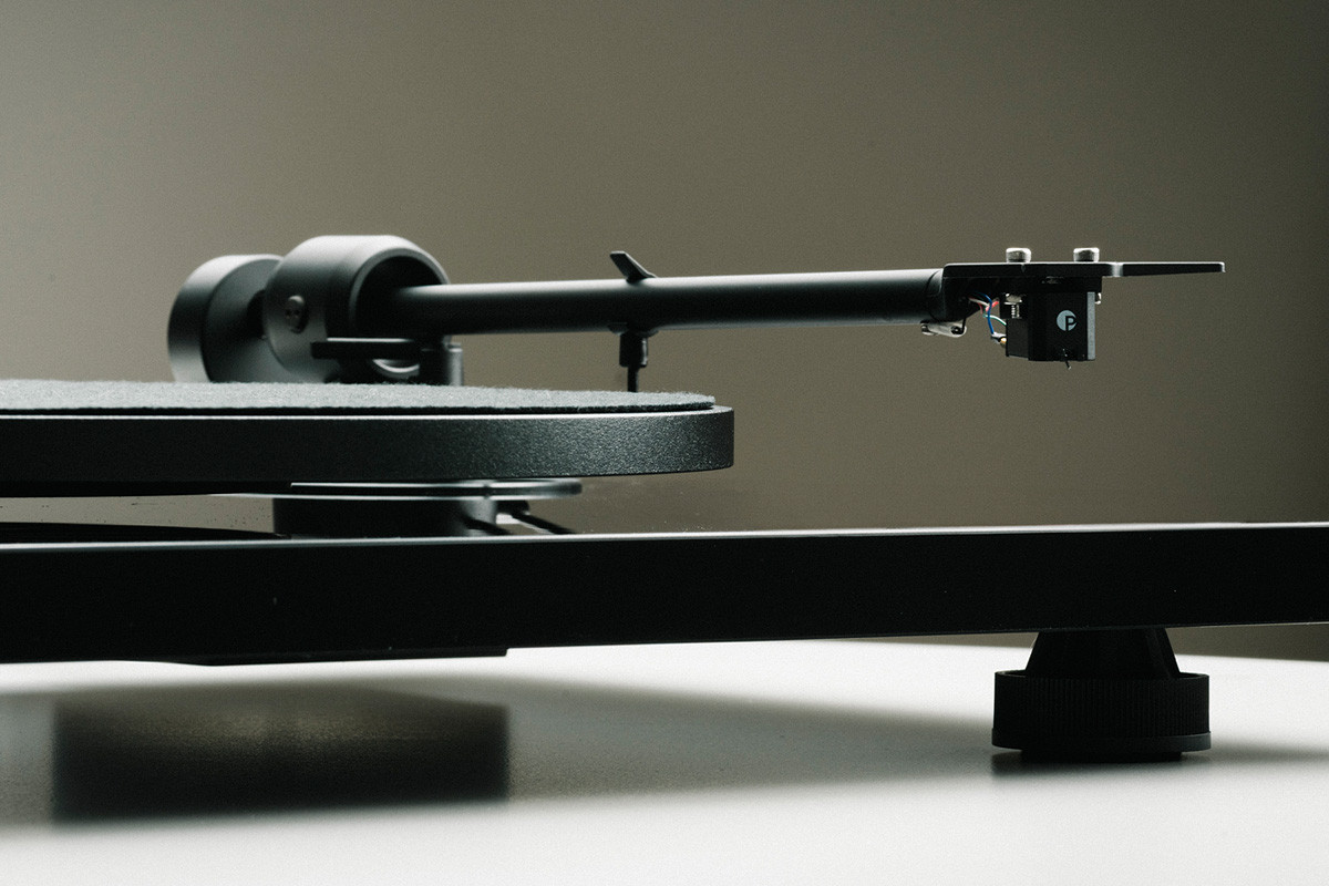 Pro-Ject E1.2 Walnut - gramofon analogowy