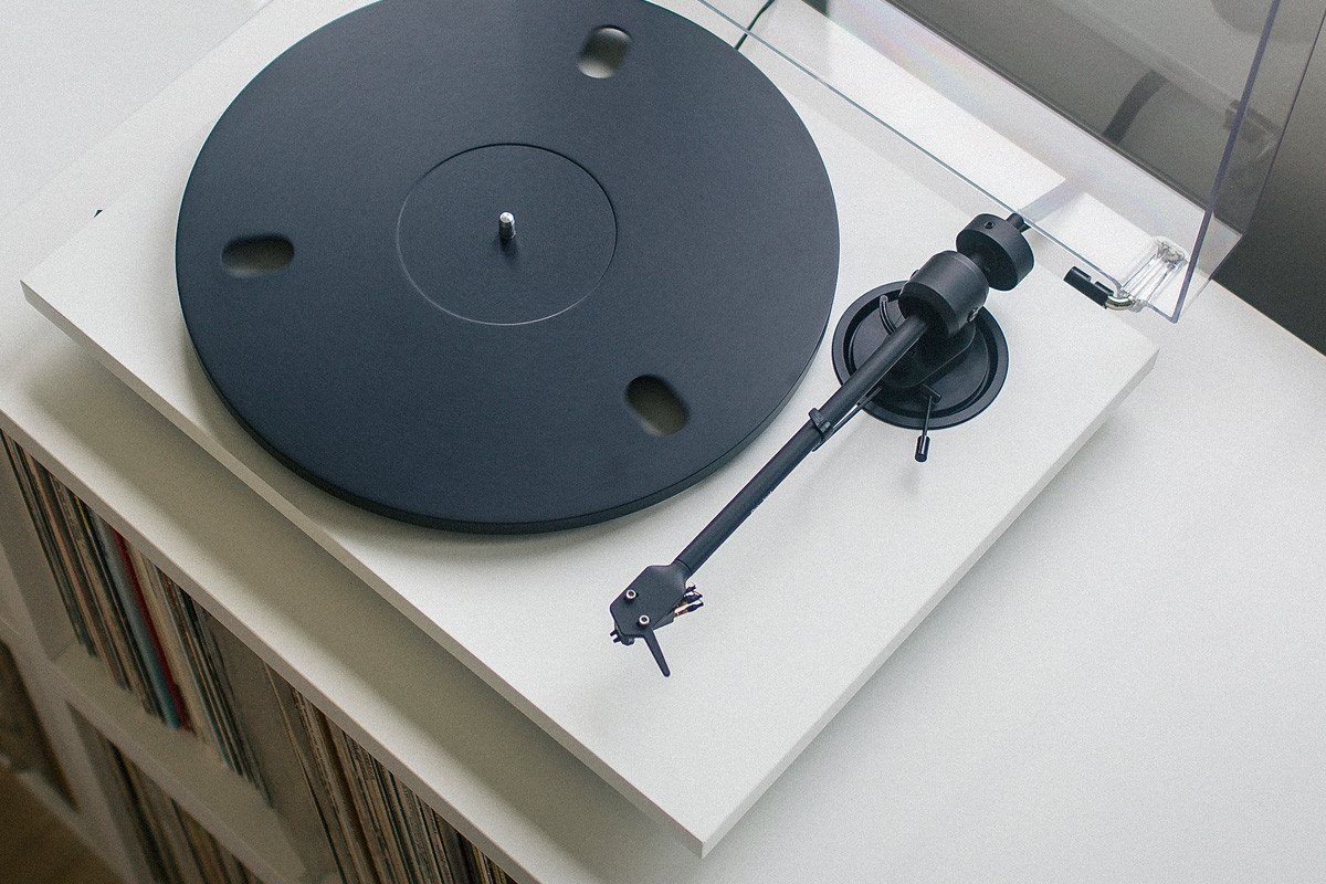 Pro-Ject E1.2 Black High Gloss - gramofon analogowy