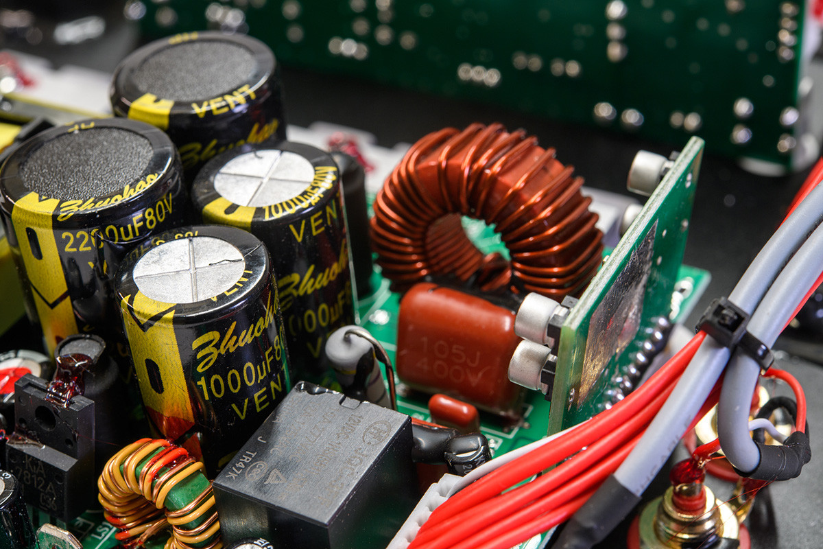 Velodyne Acoustics Deep Blue 12 Black - subwoofer aktywny