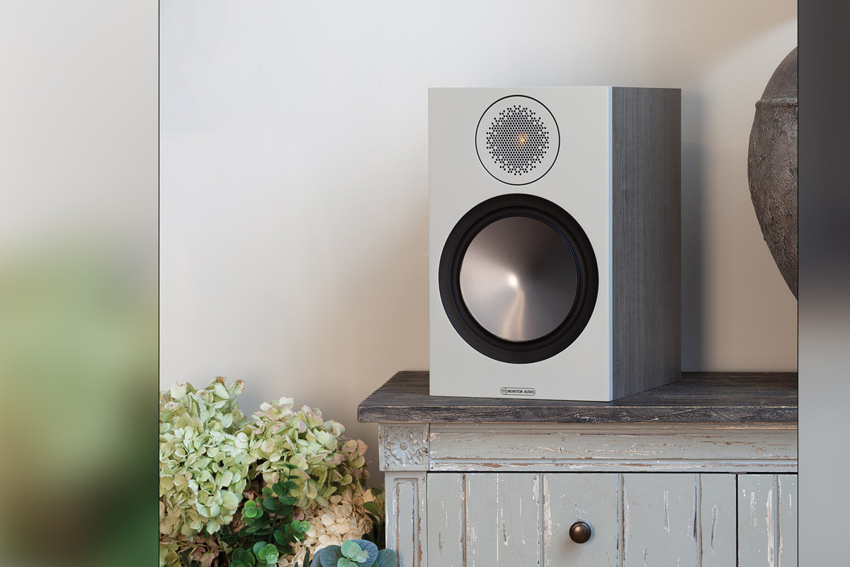 Monitor Audio Bronze 100 Walnut - kolumny podstawkowe