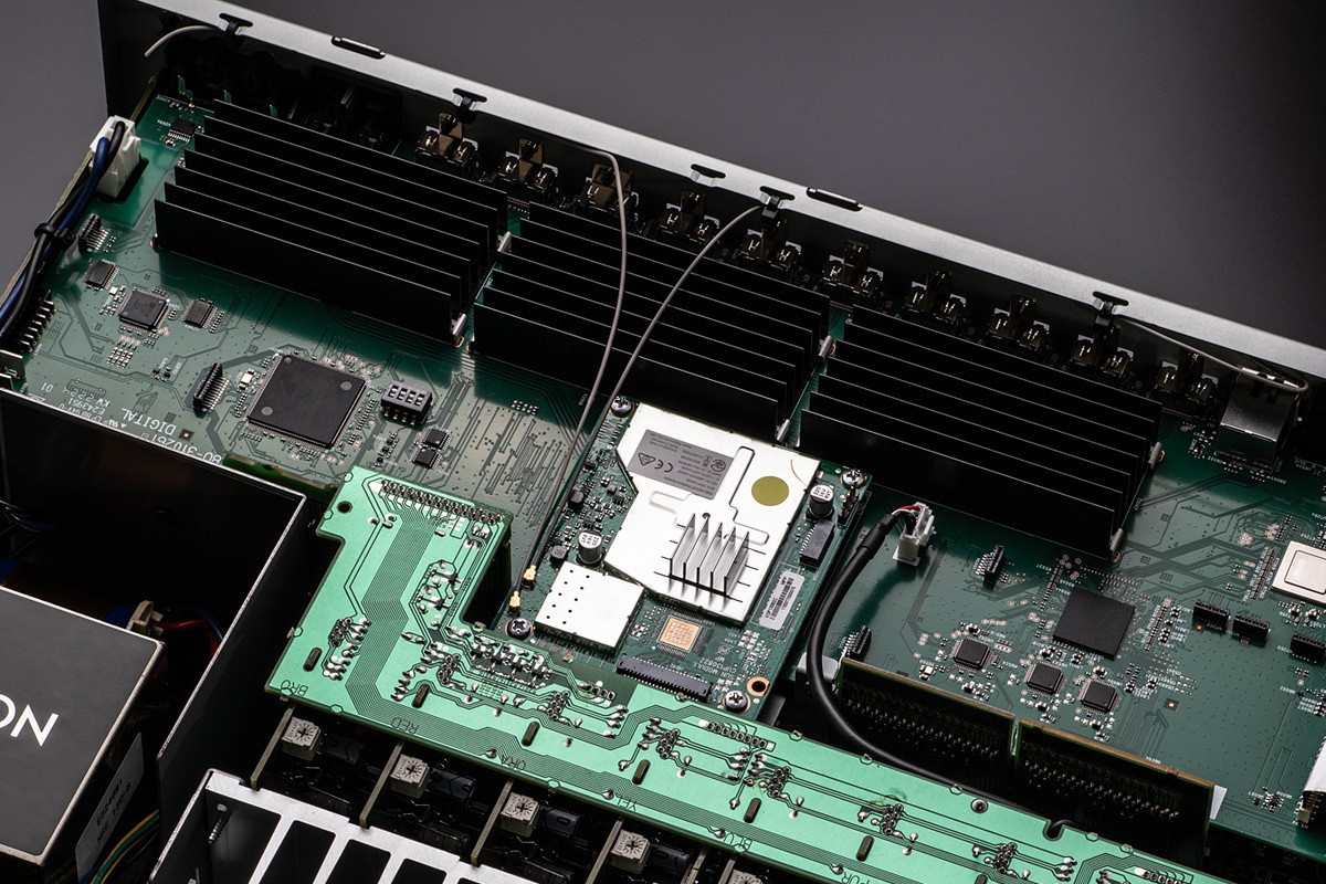 Denon AVC-X4800H Premium Silver - amplituner wielokanałowy