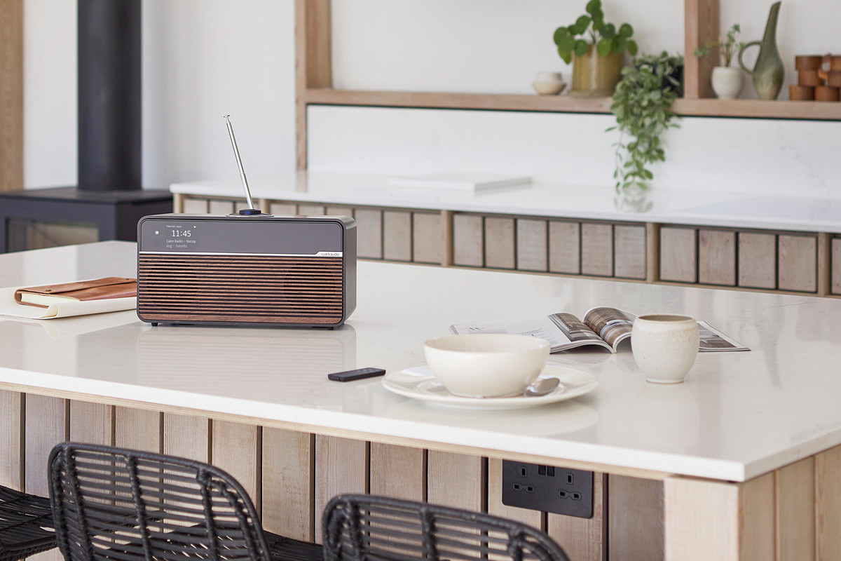 Ruark Audio R2 Mk4 Espresso - system audio typu "all-in-one"