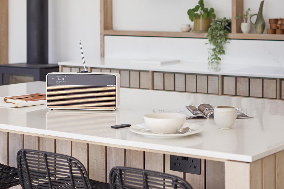 Ruark Audio R2 Mk4 Light Cream - system audio typu "all-in-one"