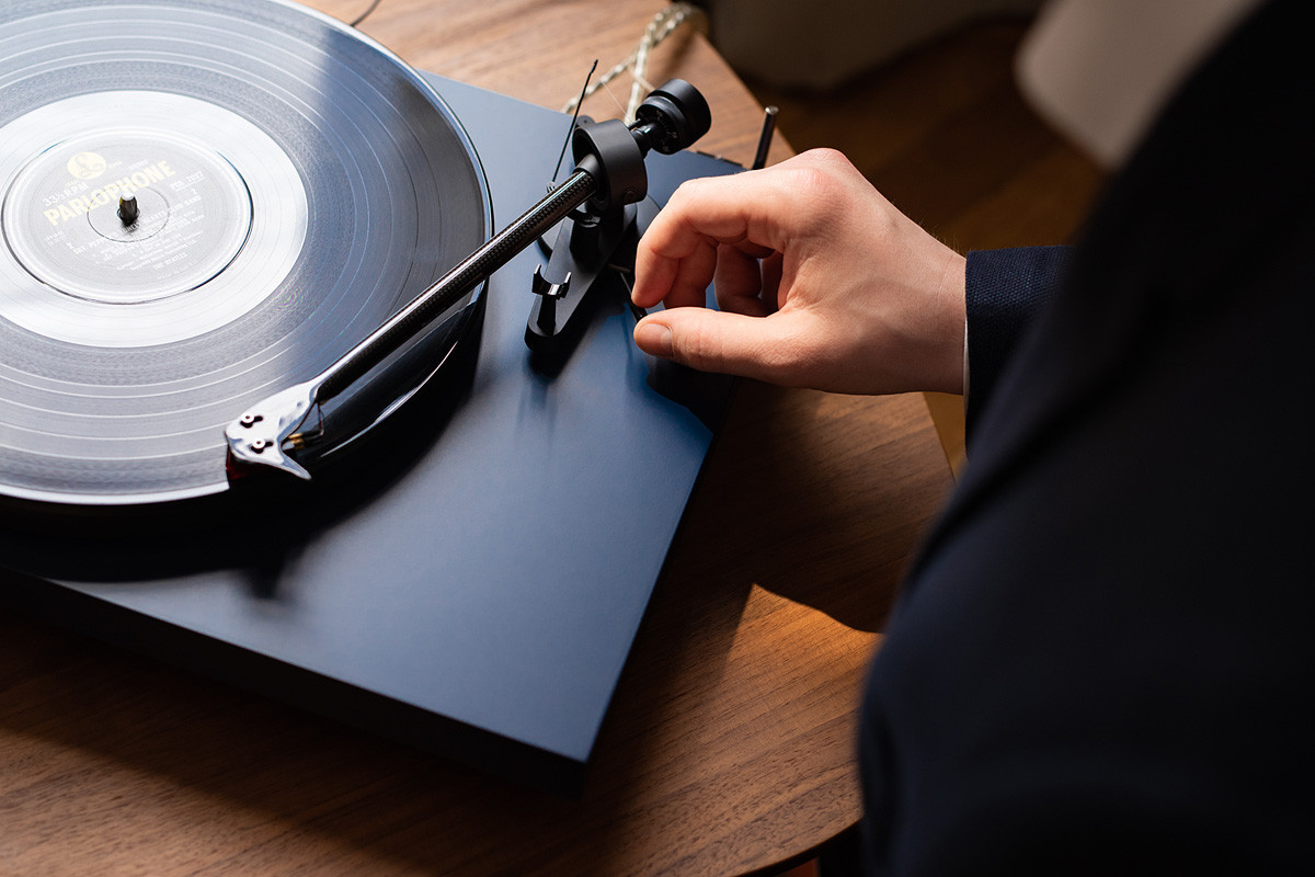 Pro-Ject Debut Carbon EVO Black Satin - gramofon analogowy