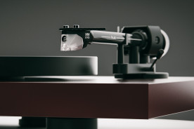 Pro-Ject Debut EVO 2 High Gloss Black - gramofon analogowy