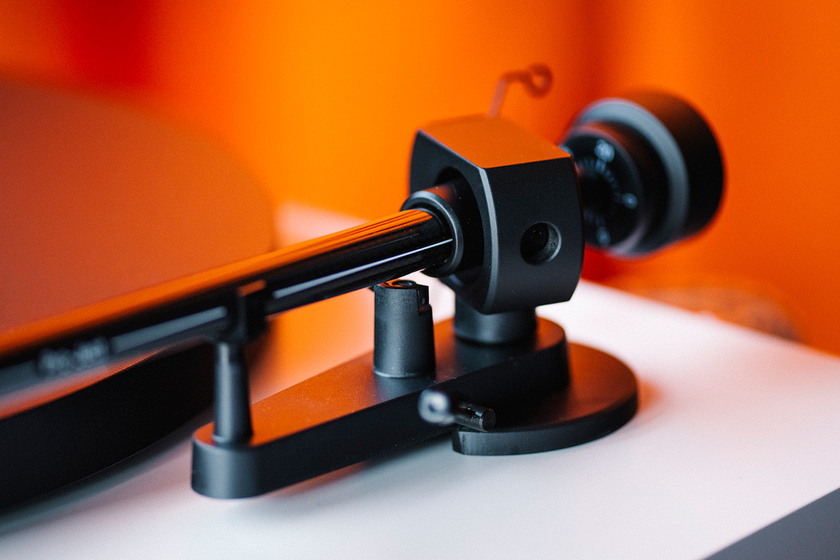 Pro-Ject Debut EVO 2 Satin Black - gramofon analogowy