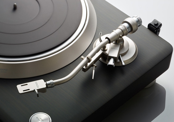 Denon prezentuje flagowy gramofon z napędem bezpośrednim - DP-3000NE!